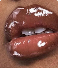 Load image into Gallery viewer, SHER BOSS 👄 LIP GLOSS ULTRA CONDITIONING             GLASSY-CLEAR SHINE
